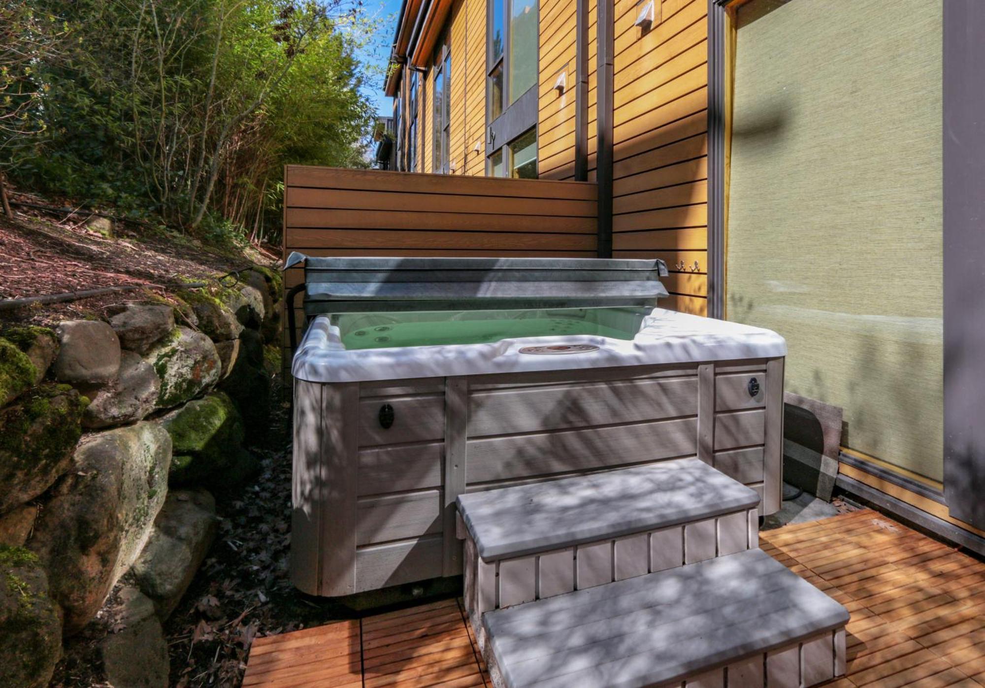 Four - River View Hot Tub Luxurious Downtown Loft Hood River Exterior foto