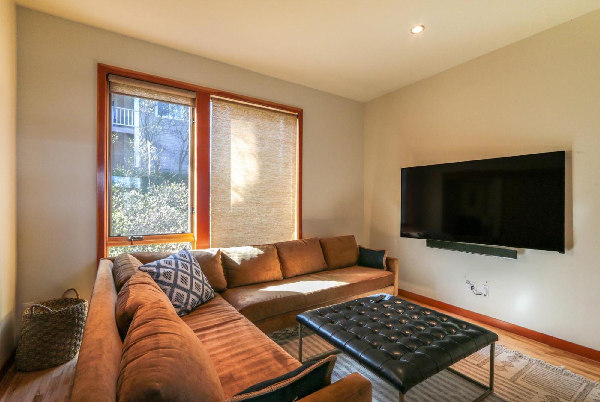 Four - River View Hot Tub Luxurious Downtown Loft Hood River Exterior foto