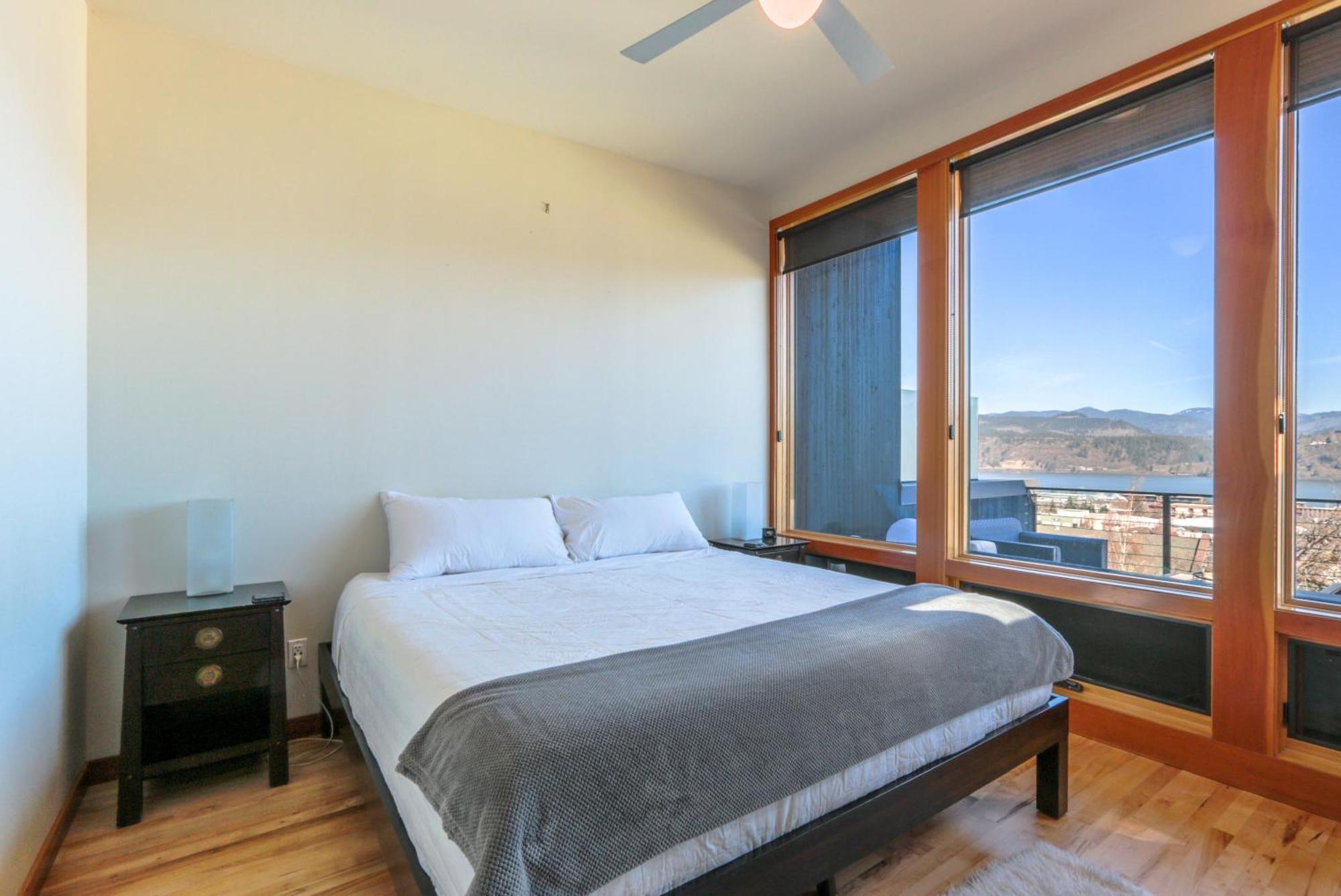 Four - River View Hot Tub Luxurious Downtown Loft Hood River Exterior foto
